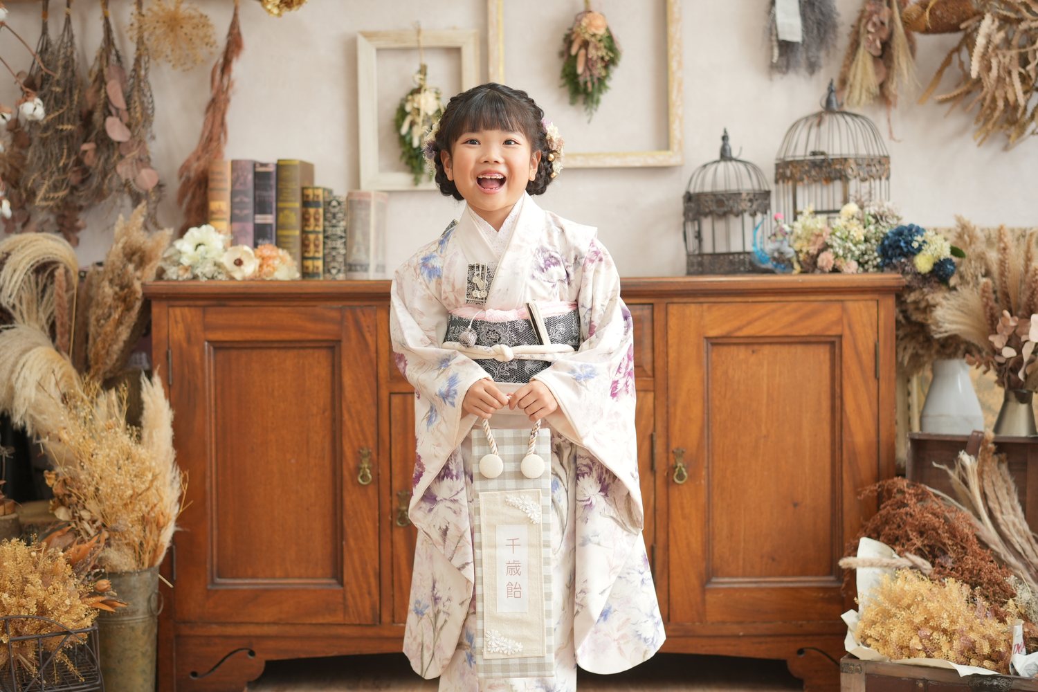 七五三の着物を着た女の子