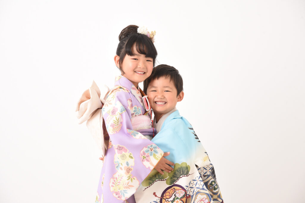 スタジオピック 写真館 Studio PIC 仲良しきょうだいショット可愛いです♡