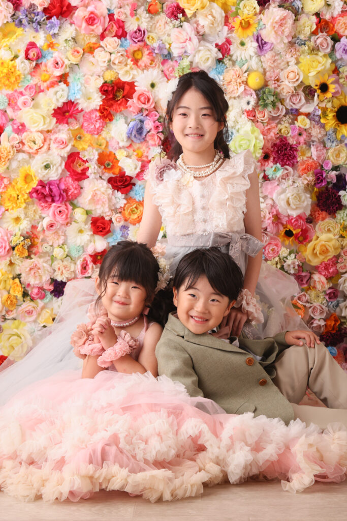 スタジオピック つくば店 スタッフブログ 赤ちゃんの頃の写真と一緒に。3人の成長を感じる七五三フォト